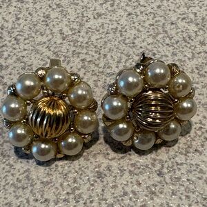 Lisner Gold Tone and Faux Pearl Cluster Clip-On Earrings 1”.